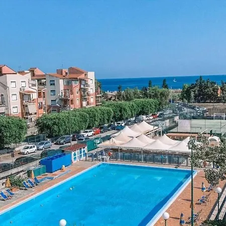 With View Of Volcano Etna, 200 M From Beach & Private Garage * Giardini-Naxos